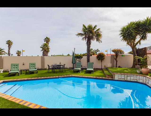 13 BEDROOM FREESTANDING FOR SALE IN PLATTEKLOOF